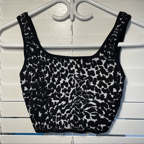 aritzia Babaton Sculpt Knit Tank Top size XS - Picture 6 of 9